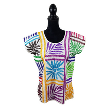 Cargar imagen en el visor de la galería, Huipil de manta con puntada de gallo o palmita