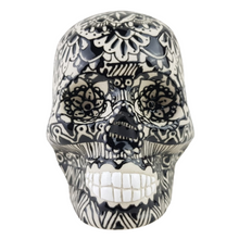 Cargar imagen en el visor de la galería, Cráneo chico de cerámica Servín decorado a mano con mandalas
