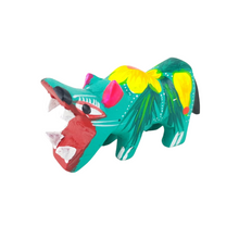 Cargar imagen en el visor de la galería, Alebrije oaxaqueño de madera copal mini