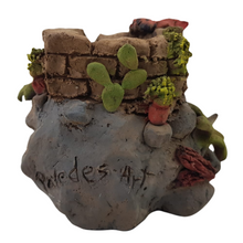 Cargar imagen en el visor de la galería, Maceta de barro con forma de casa hecha por Norma Ramírez