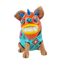 Cargar imagen en el visor de la galería, Alcancía de cerdito con máscara, tamaño grande elaborado en barro policromado frío