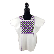 Cargar imagen en el visor de la galería, Blusa Amuzgo de manta con bordados tradicionales