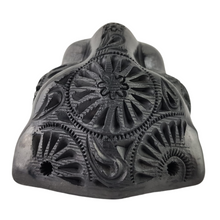 Cargar imagen en el visor de la galería, Cabeza de jaguar elaborado con barro negro, en Oaxaca