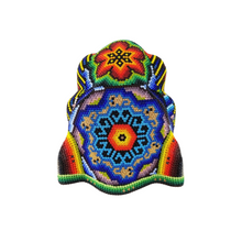 Cargar imagen en el visor de la galería, Cabeza de jaguar hecha de madera tallada a mano y decorada con motivos wixárika