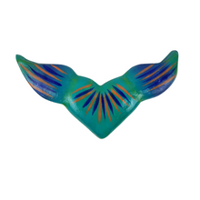 Cargar imagen en el visor de la galería, Imán de barro betus con forma de corazón alado y milagrito