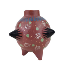 Cargar imagen en el visor de la galería, Piñata de barro bruñido pintada a mano