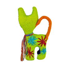 Cargar imagen en el visor de la galería, Animalito de lana, peluche gato artesanal bordado a mano en Chiapas