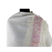Cargar imagen en el visor de la galería, Rebozo de manta con bordado hilván