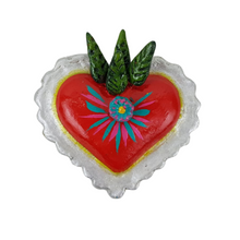 Cargar imagen en el visor de la galería, Imán de barro betus con forma de corazón alado y milagrito