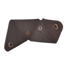 Cargar imagen en el visor de la galería, Monedero triangular de piel con broche