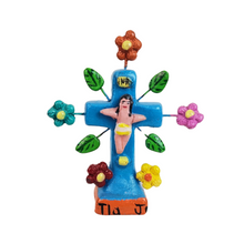 Cargar imagen en el visor de la galería, Cruz de arte popular mexicano elaborada con barro betus