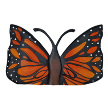 Cargar imagen en el visor de la galería, Mariposa monarca tallada en madera acabado mate