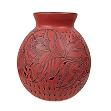 Cargar imagen en el visor de la galería, Florero mediano de barro bruñido decorado con flores y pájaros