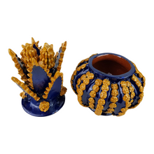 Cargar imagen en el visor de la galería, Piña mediana decorada con la técnica de barro vidriado