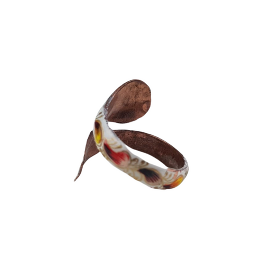 Anillo ajustable de cobre decorado con laca, mariposas y flores