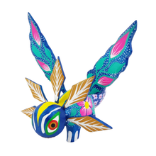 Cargar imagen en el visor de la galería, Alebrije oaxaqueño mediano, con forma de ajolote, de madera de copal