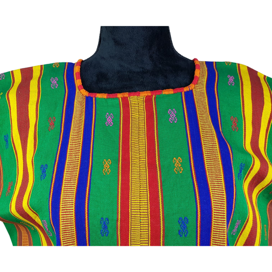 Huipil Pantelhó mediano, tejido en telar de cintura y brocado con mariposas, ranas o flores