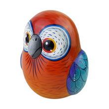 Cargar imagen en el visor de la galería, Lechuza elaborada en barro policromado