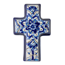 Cargar imagen en el visor de la galería, Cruz chica de cerámica Servín decorada a mano con mandalas