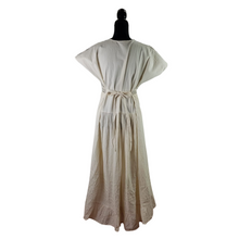 Cargar imagen en el visor de la galería, Vestido Quetzally unitalla, de manta con textil de telar, elaborado en Mitla, Oaxaca