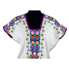 Cargar imagen en el visor de la galería, Huanengo Cocucho, blusa purépecha bordada en punto de cruz con grecas y flores.