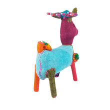 Cargar imagen en el visor de la galería, Animalito de lana, venado grande artesanal hecho a mano en Chiapas