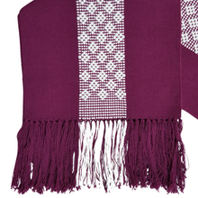 Cargar imagen en el visor de la galería, Camino de mesa de 2 m de largo, con brocados tradicionales de Santo Tomás Jalieza, Oaxaca