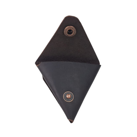 Monedero triangular de piel con broche