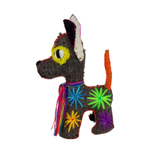 Cargar imagen en el visor de la galería, Animalito de lana, peluche perro chihuahua artesanal bordado a mano en Chiapas