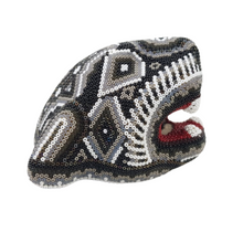 Cargar imagen en el visor de la galería, Cabeza de jaguar mediana hecha de papel maché con motivos wixárika