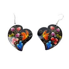 Cargar imagen en el visor de la galería, Arete calado grande hecho de cobre y decorado con laca perfilada en Michoacán