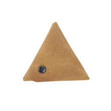 Cargar imagen en el visor de la galería, Monedero triangular de piel con broche