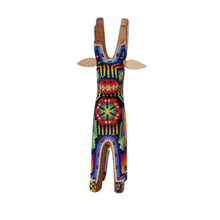 Cargar imagen en el visor de la galería, Venado con trompa mediano decorado con motivos Wixárika