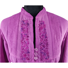 Cargar imagen en el visor de la galería, Vestido fresco de manta ligera, decorado al pecho con bordado San Antonino y manga