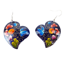 Cargar imagen en el visor de la galería, Arete calado grande hecho de cobre y decorado con laca perfilada en Michoacán