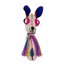 Cargar imagen en el visor de la galería, Animalito de lana, peluche perro chihuahua artesanal bordado a mano en Chiapas