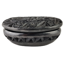 Cargar imagen en el visor de la galería, Joyero mediano de barro negro decorado con hermosos calados