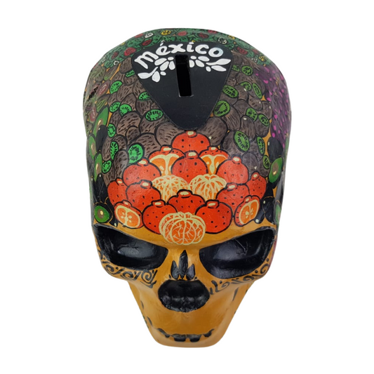 Alcancía con forma de cráneo elaborada con papel maché