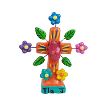 Cargar imagen en el visor de la galería, Cruz de arte popular mexicano elaborada con barro betus
