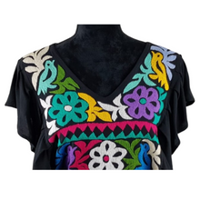Cargar imagen en el visor de la galería, Blusa de bordado Mazateca con olán y espalda semi descubierta