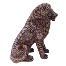 Cargar imagen en el visor de la galería, León grande sentado, decorado con motivos wixárika