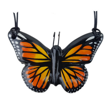 Cargar imagen en el visor de la galería, Juego de bisutería de barro policromado con forma de mariposa monarca, y azul