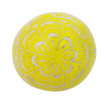 Cargar imagen en el visor de la galería, Esfera navideña de jícara de árbol