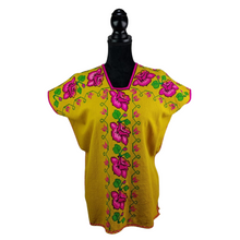 Cargar imagen en el visor de la galería, Huanengo Juana, con bordado de grecas, flores y mariposas