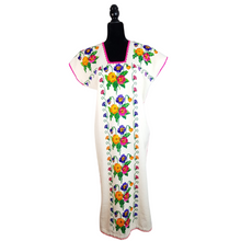 Cargar imagen en el visor de la galería, Vestido huanengo con bordado de punto de cruz, con flores y enredaderas