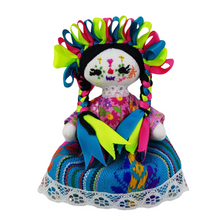 Cargar imagen en el visor de la galería, Muñequita catrina chica de trapo otomí Lele