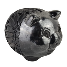 Cargar imagen en el visor de la galería, Alcancía con forma de cerdito, elaborada con barro negro en Oaxaca