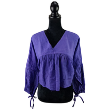 Cargar imagen en el visor de la galería, Blusa mariposa de manta con corte suelto, hecha en Oaxaca