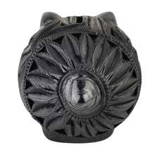 Cargar imagen en el visor de la galería, Alcancía con forma de cerdito, elaborada con barro negro en Oaxaca