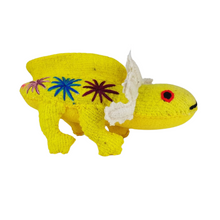 Cargar imagen en el visor de la galería, Animalito de lana, peluche ajolote artesanal hecho a mano en Chiapas